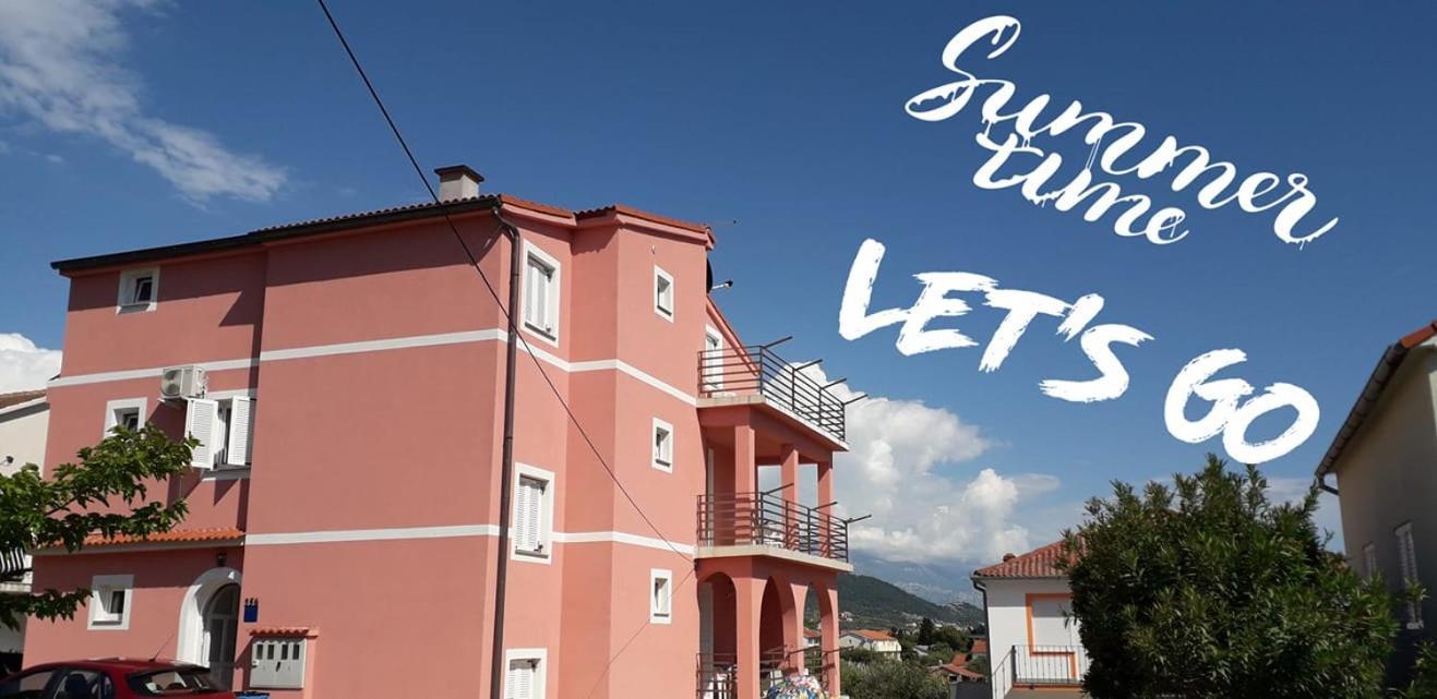Apartments Aleksandra Rab Town Exterior photo